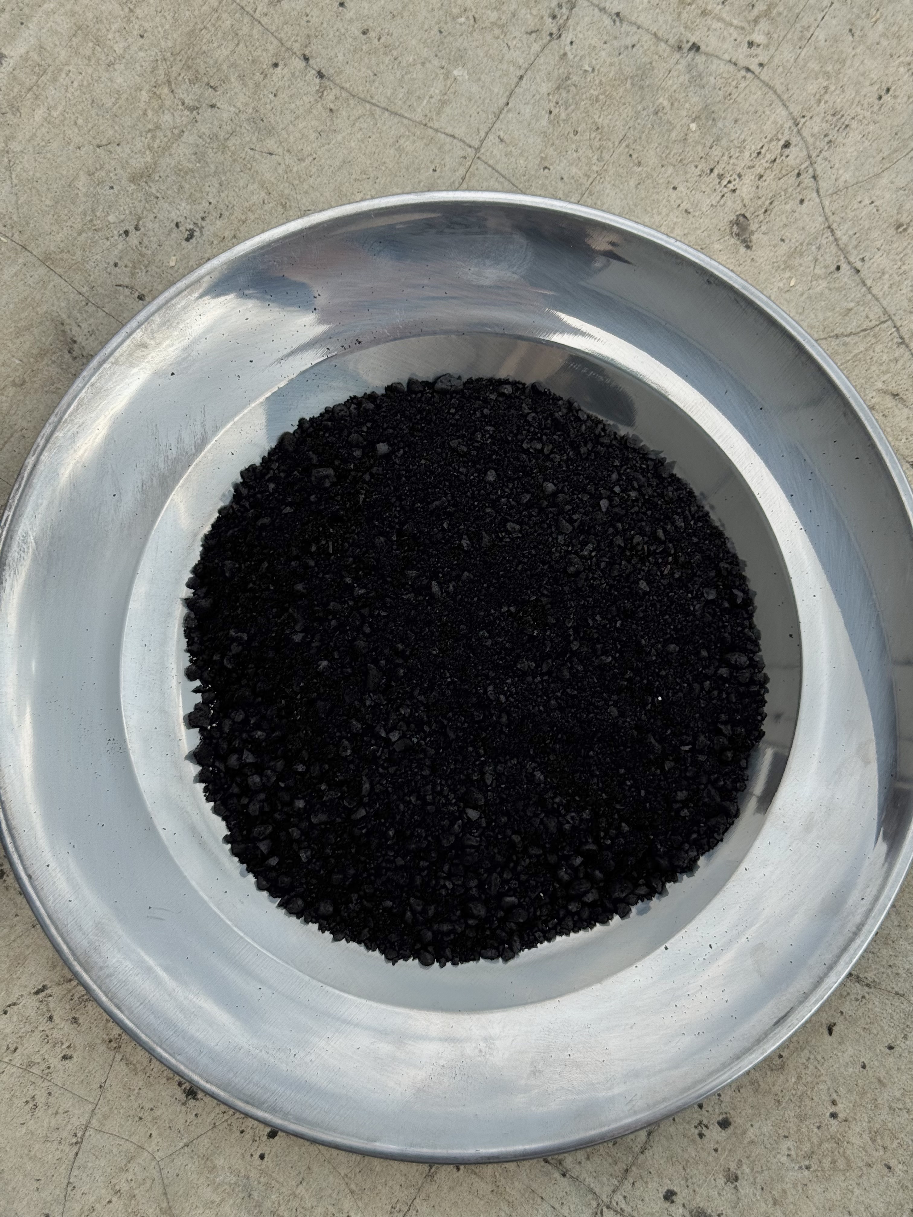 Ground and fragmented Extra Dark Roast maize detail